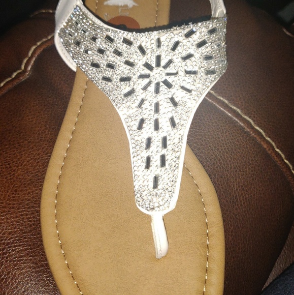 Size 8 Sandals - Picture 2 of 5